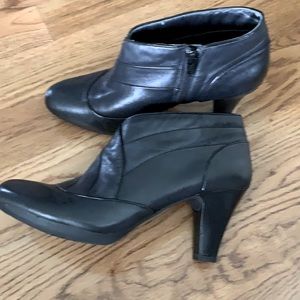 9M Black leather Michelle D booties. 3”heels